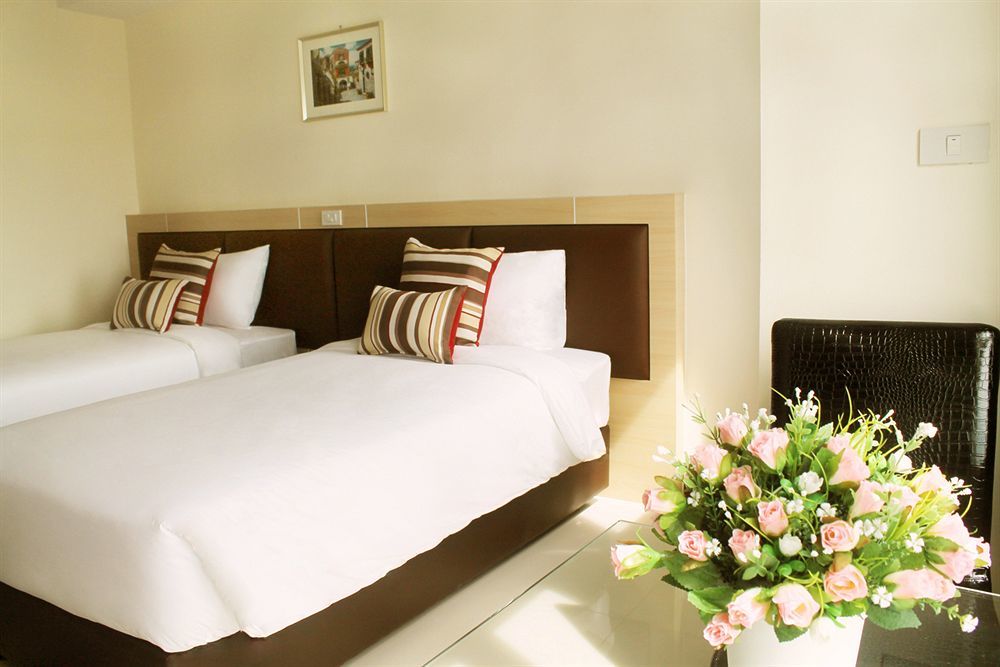Oyo 234 Tara Grande Hotel & Spa Bangkok Bagian luar foto