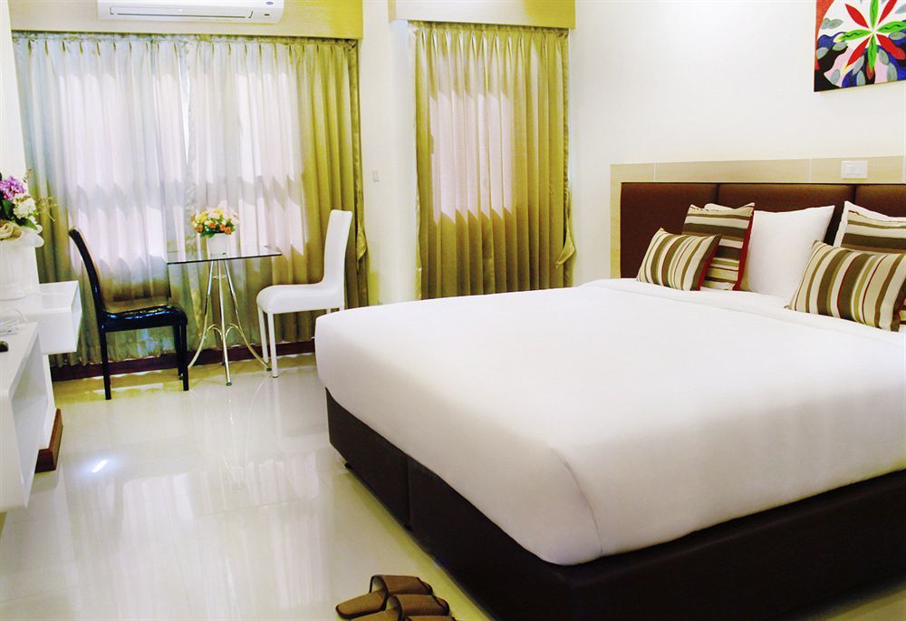Oyo 234 Tara Grande Hotel & Spa Bangkok Bagian luar foto