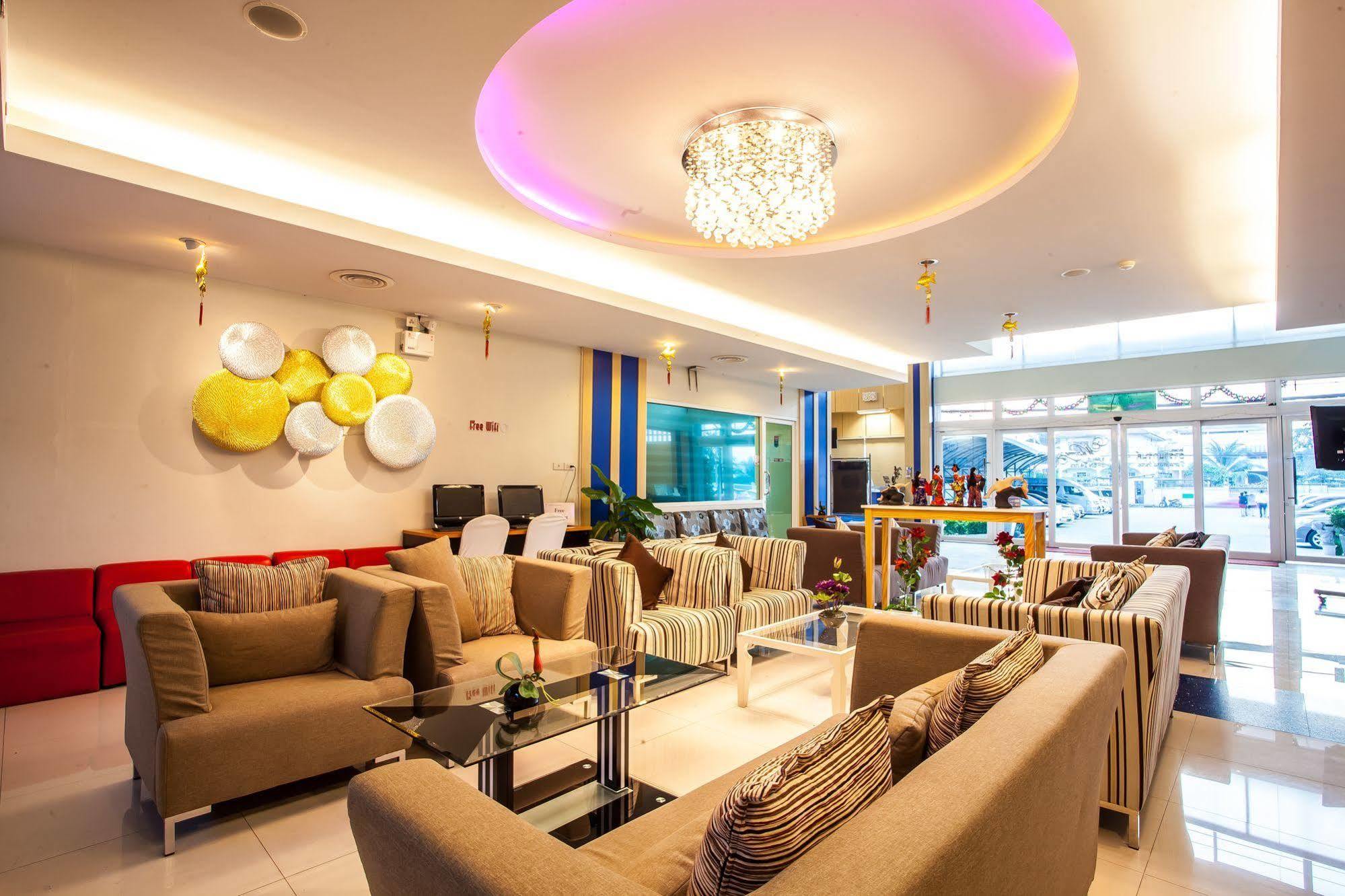 Oyo 234 Tara Grande Hotel & Spa Bangkok Bagian luar foto