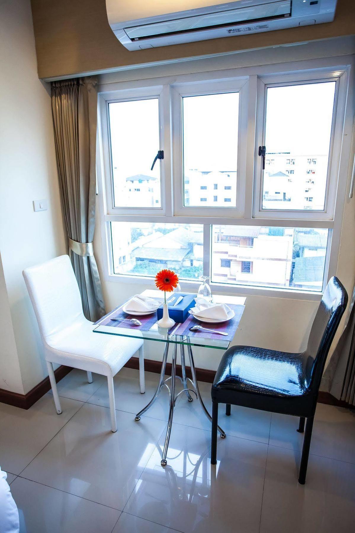 Oyo 234 Tara Grande Hotel & Spa Bangkok Bagian luar foto