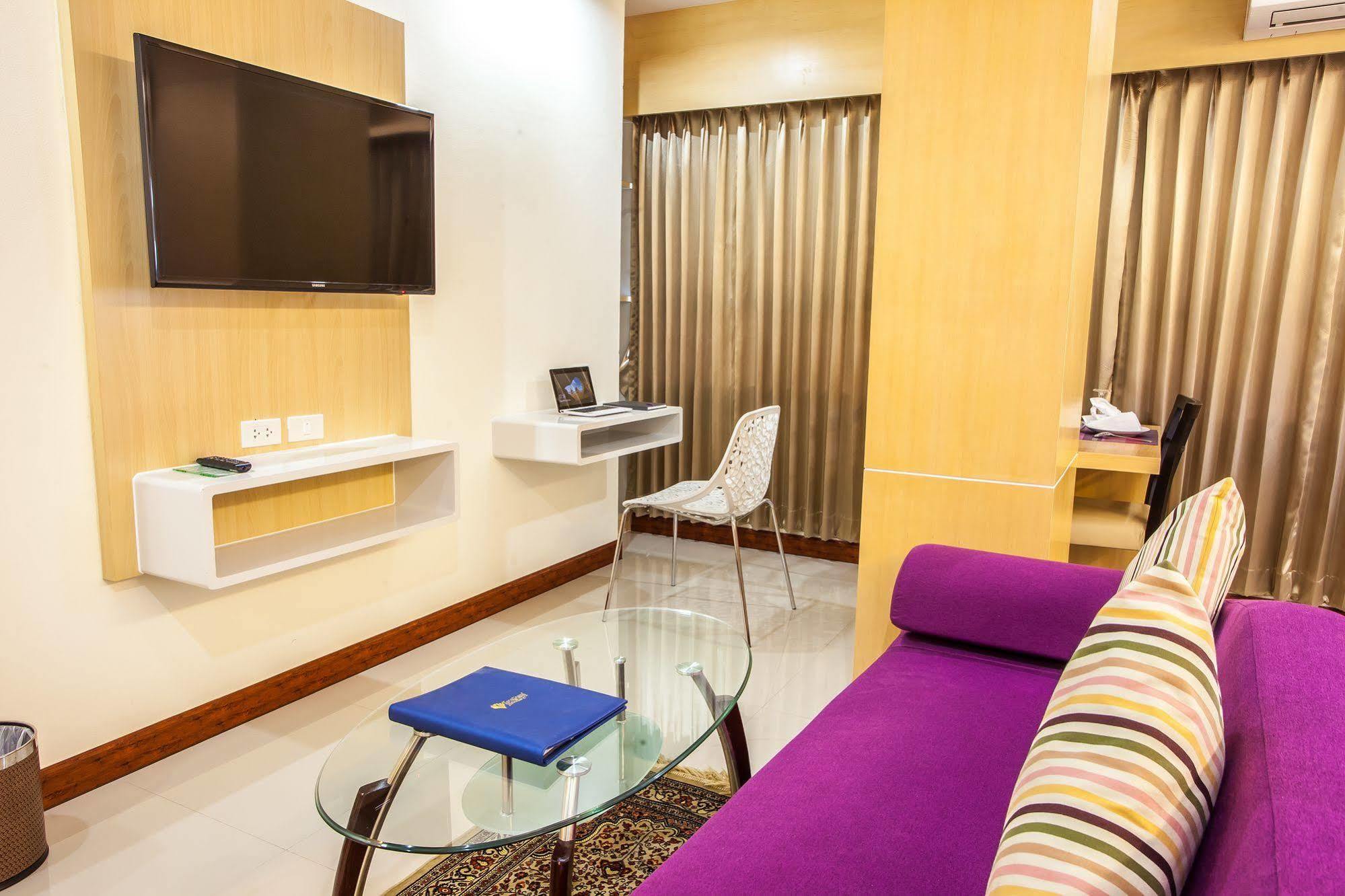 Oyo 234 Tara Grande Hotel & Spa Bangkok Bagian luar foto
