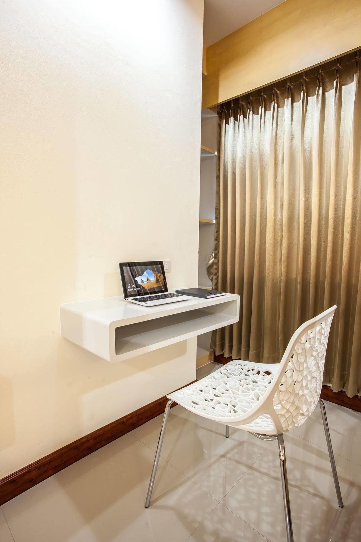 Oyo 234 Tara Grande Hotel & Spa Bangkok Bagian luar foto