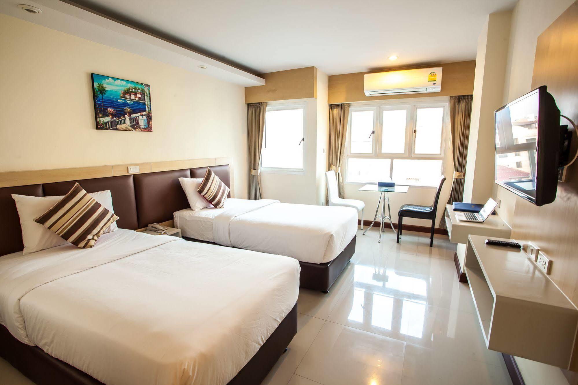 Oyo 234 Tara Grande Hotel & Spa Bangkok Bagian luar foto