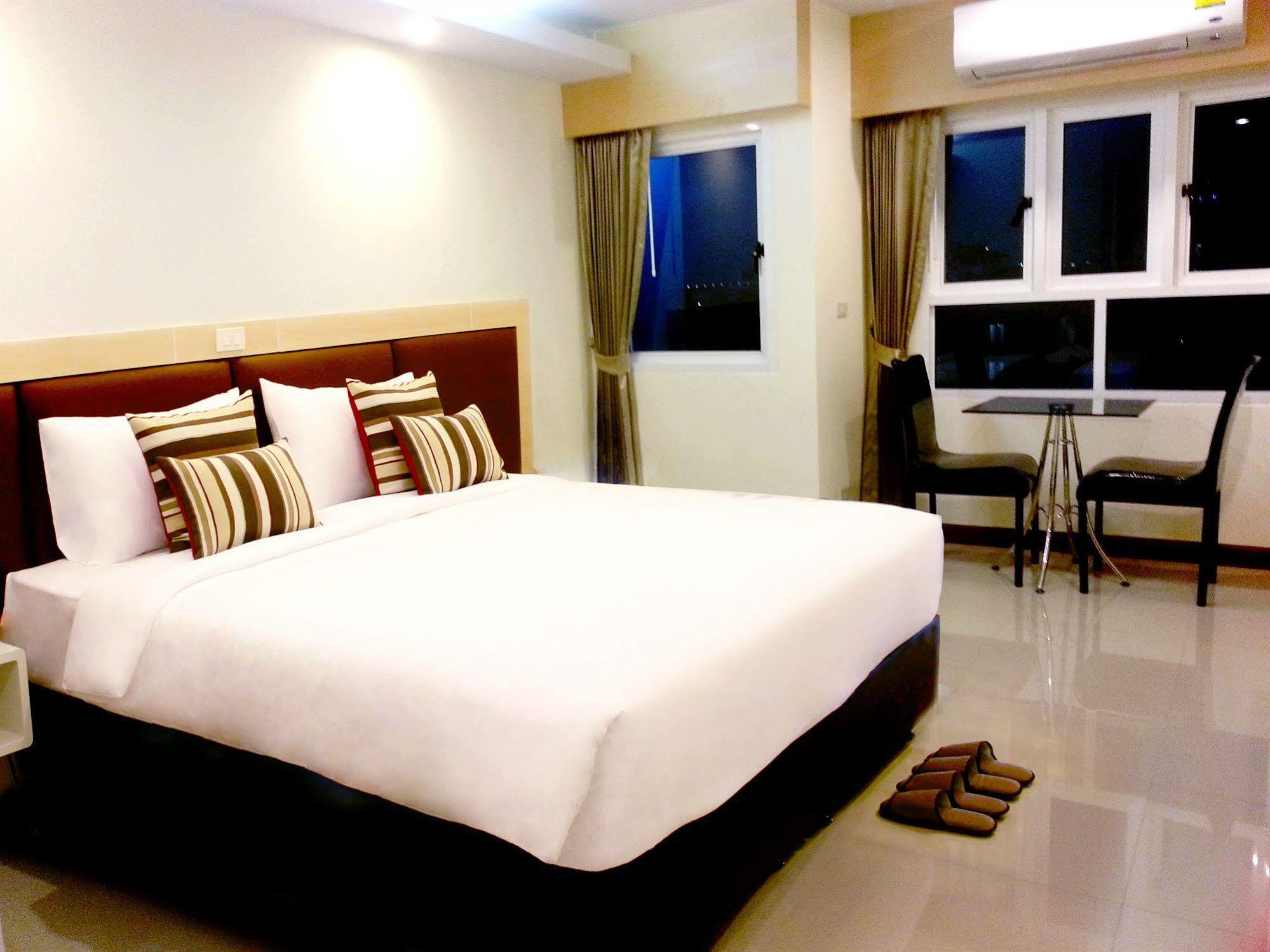 Oyo 234 Tara Grande Hotel & Spa Bangkok Bagian luar foto