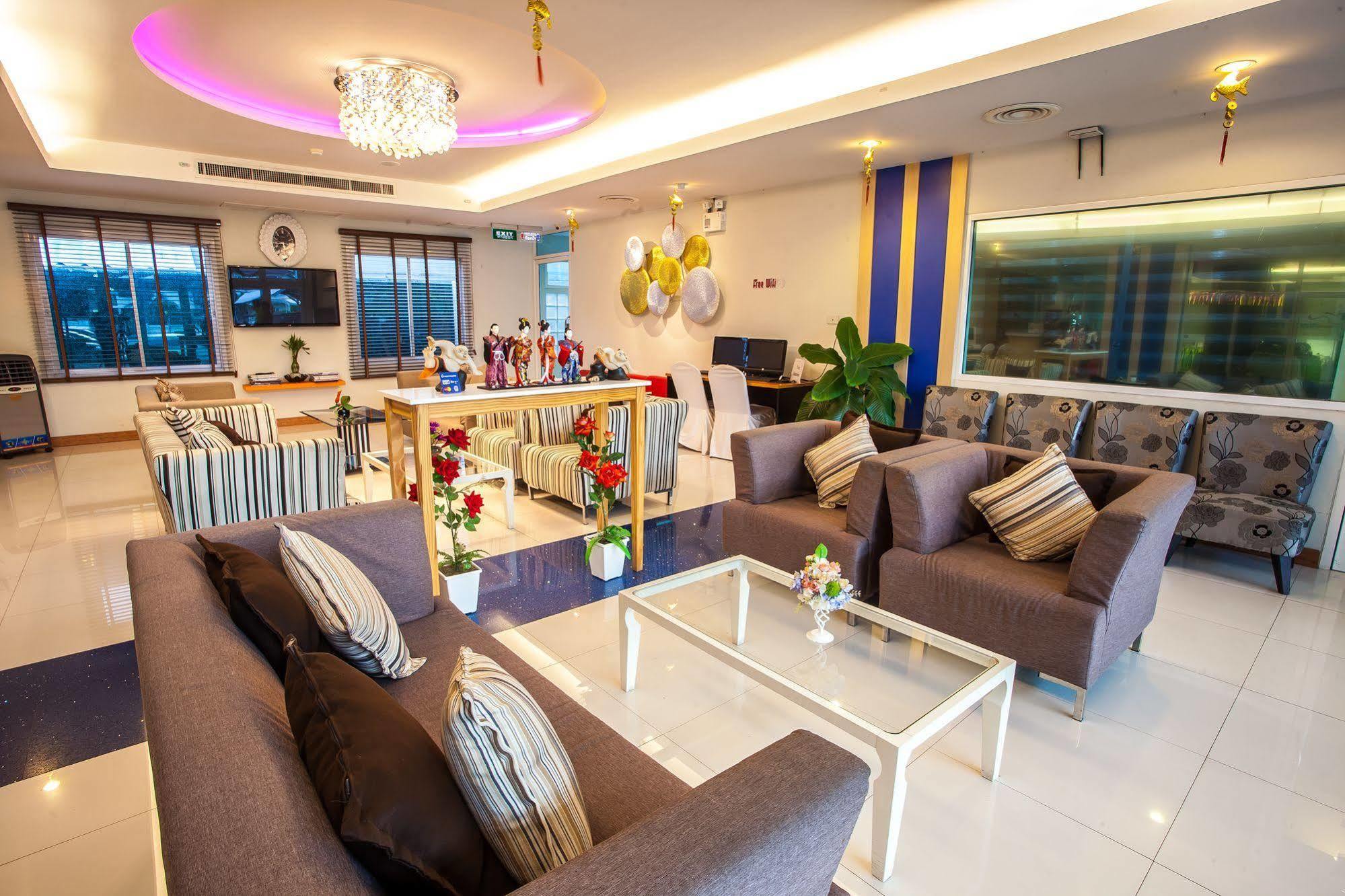 Oyo 234 Tara Grande Hotel & Spa Bangkok Bagian luar foto