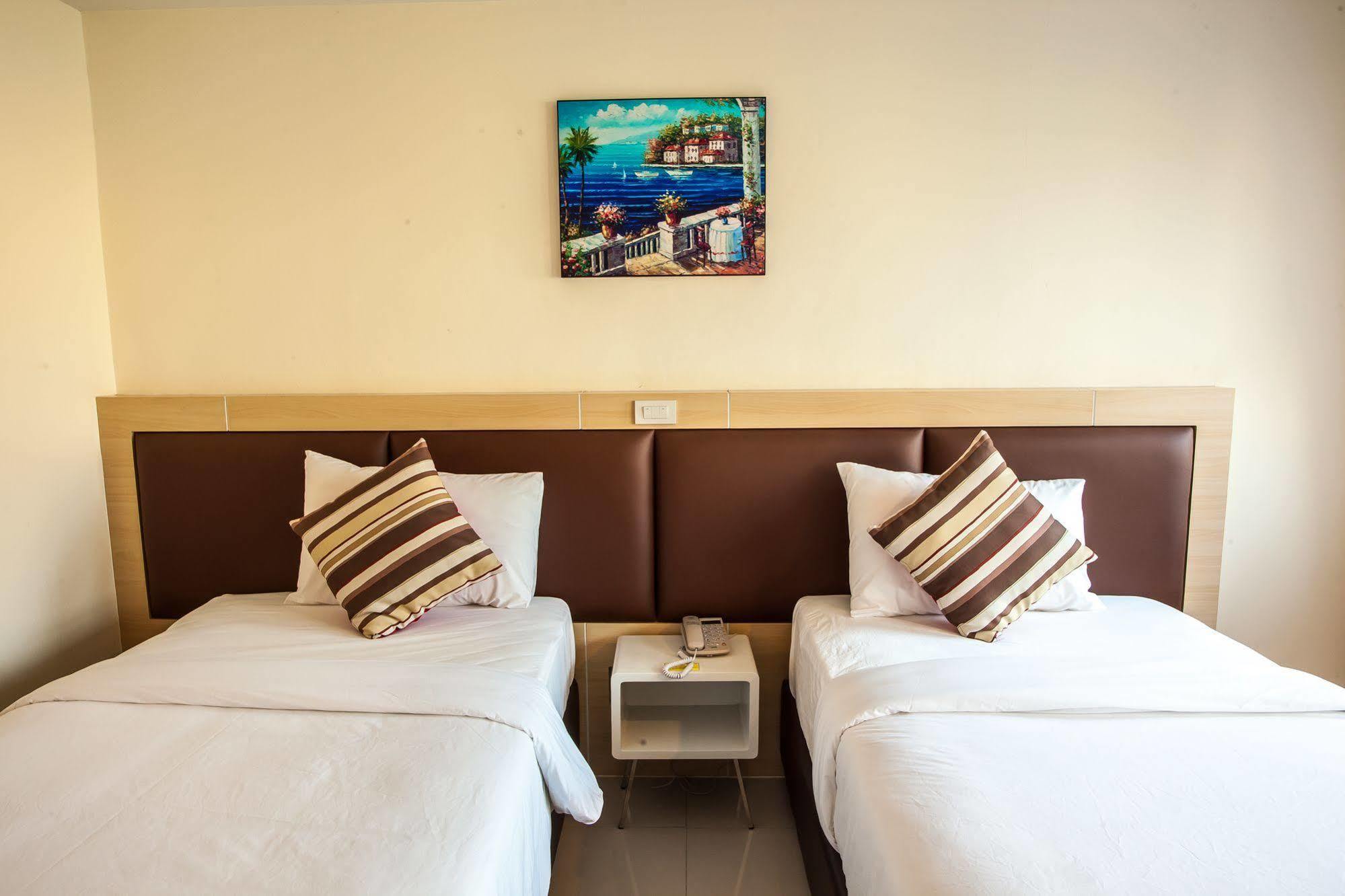 Oyo 234 Tara Grande Hotel & Spa Bangkok Bagian luar foto
